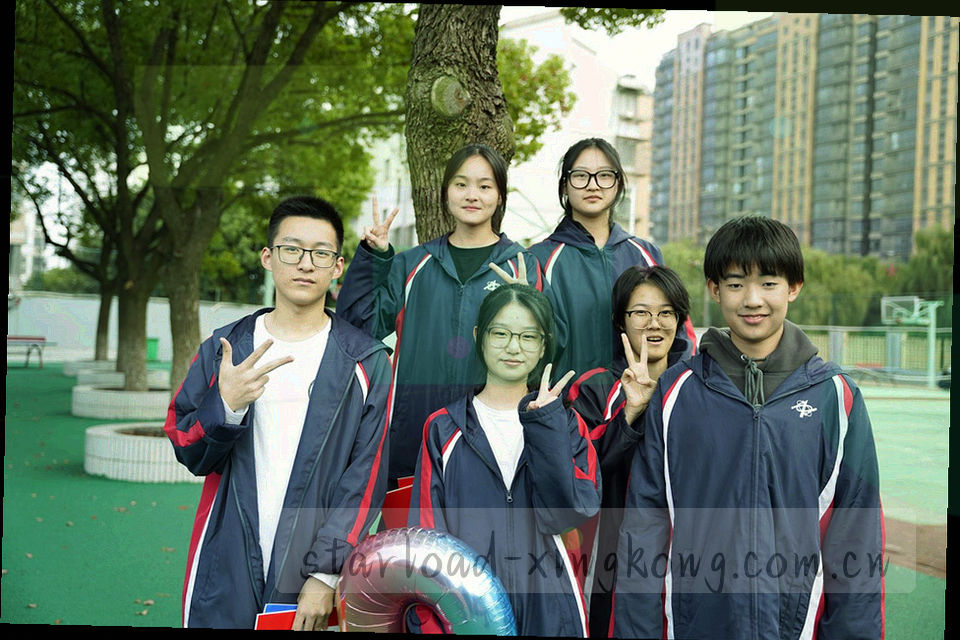 由短线与时间刻度组成的比分刷新节拍抽象图形